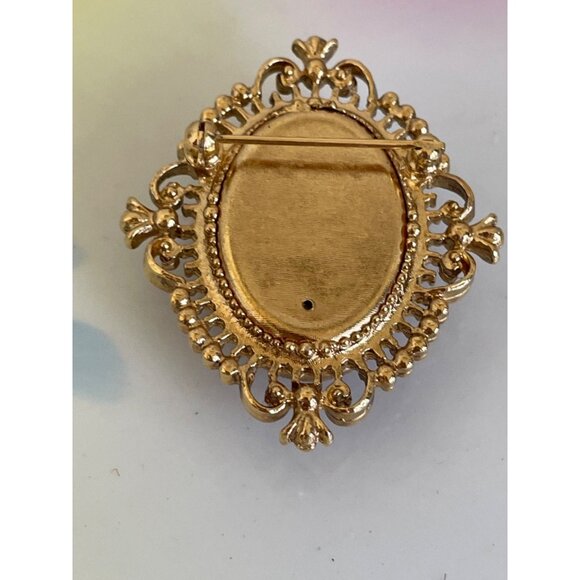 Vintage 1970s Avon Gold Tone Cameo Solid Perfume Locket Brooch - Picture 4 of 8